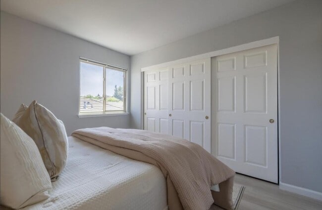 Building Photo - 2441 Johns Way