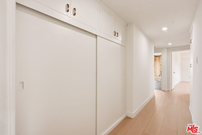 Building Photo - 1682 Larco Way