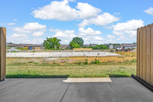 Building Photo - Pet Friendly Two Bedroom!