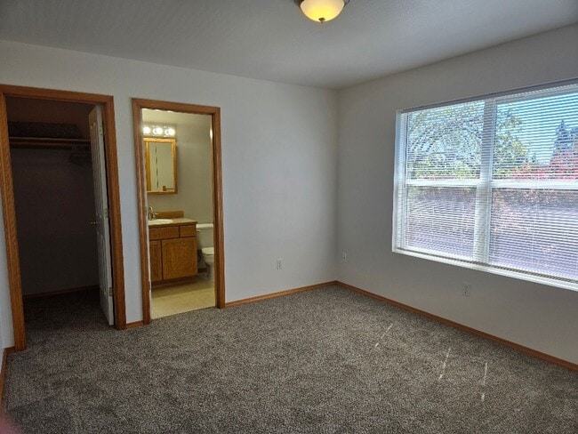 Building Photo - 26408 Granny Smith Ln NE