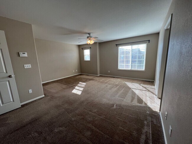 Building Photo - Beautiful 3 Bdrm, 2.5 bath Home in quiet neighborhood