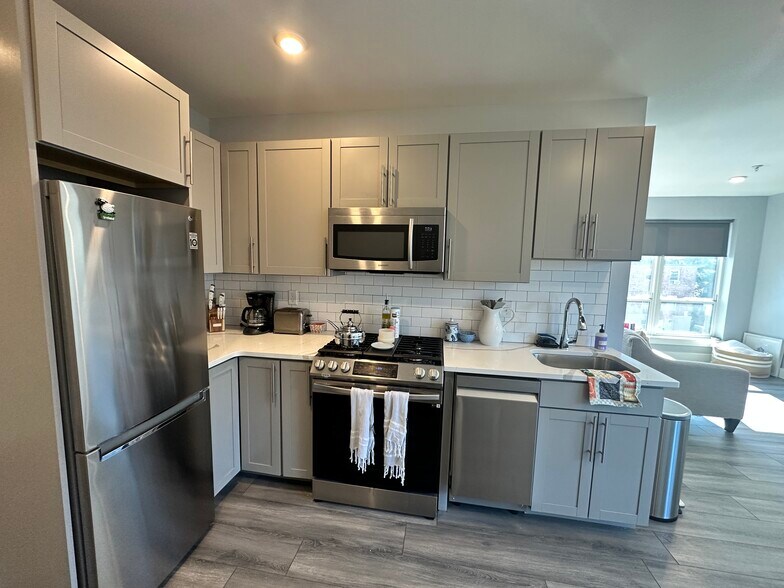 Building Photo - 55 W 5th St