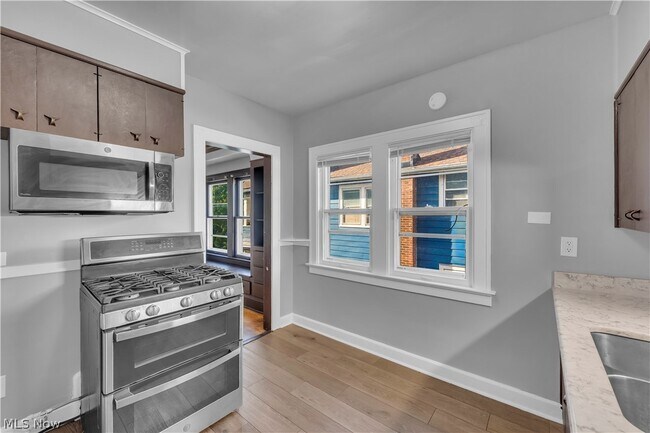 Building Photo - 1347 Marlowe Ave
