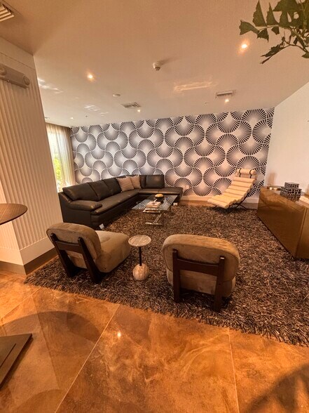 Building Photo - 1941 Fillmore St