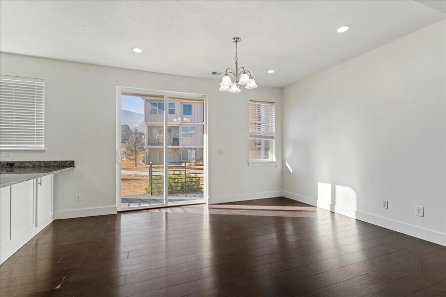 Building Photo - 2333 S Long Dr