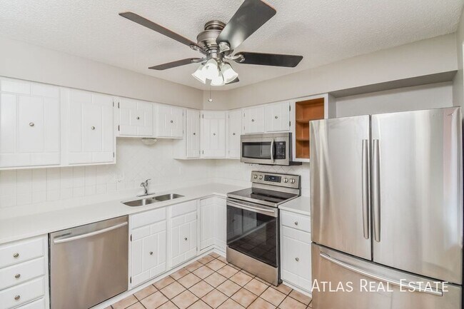 Building Photo - 4830 Ranch Dr