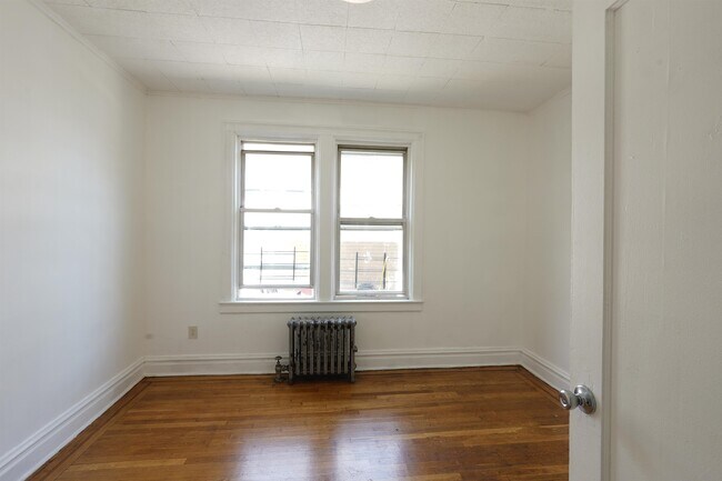 Building Photo - 573 Ave E