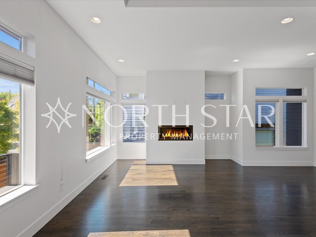Building Photo - Contemporary Stunner in North East Portland