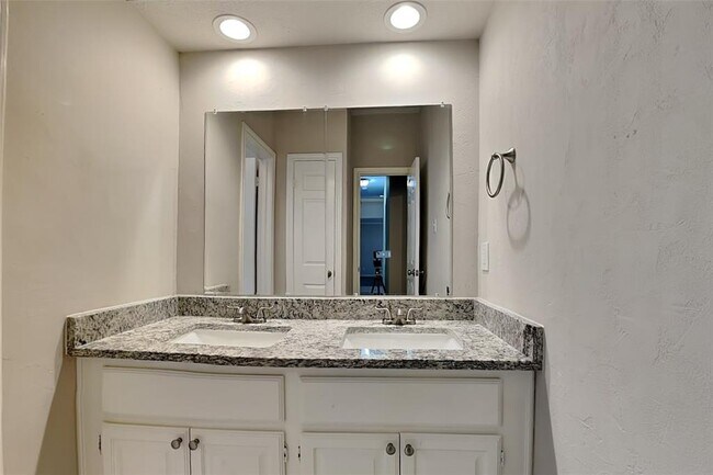 Building Photo - 4106 Hill Springs Dr