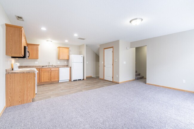 Building Photo - 2 Bedroom 2 Bathroom Town House - Interior Unit