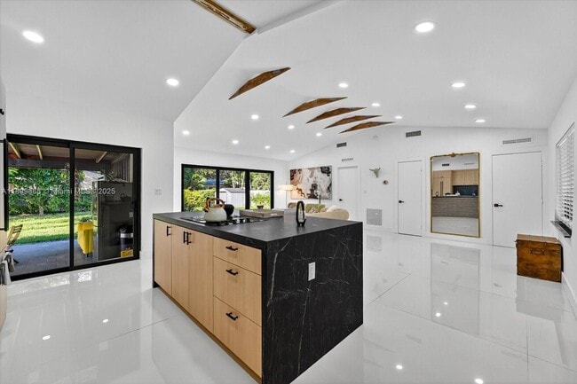 Building Photo - 125 NE 107th St