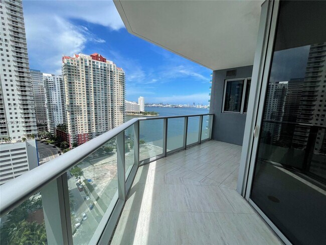 Building Photo - 1300 Brickell Bay Dr