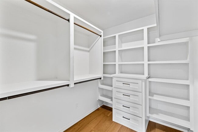 Building Photo - 2737 Clermont Pl