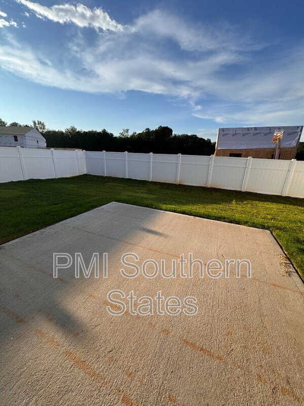 Building Photo - 33 Snowmill Rd
