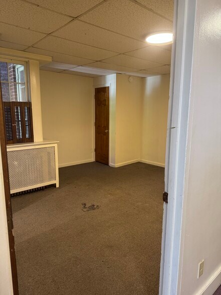 Master Bedroom & Closet - 151 N Hanover St