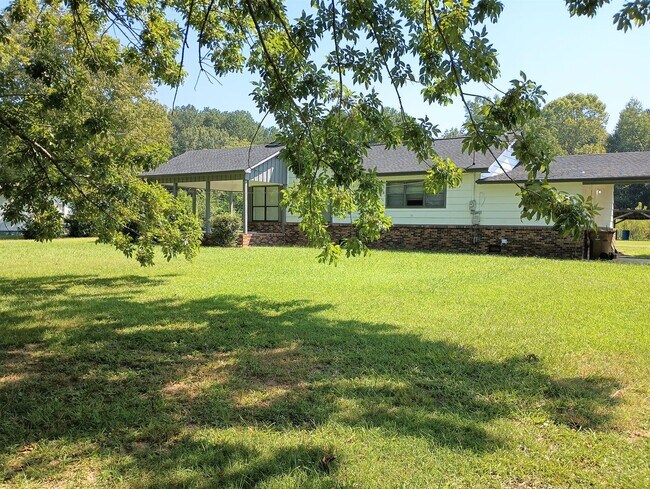 Building Photo - Enjoy a Peaceful "Country" Setting" in Hartselle