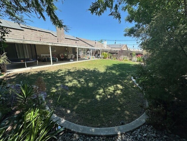 Building Photo - 4 Bedroom House Rosedale Area!!