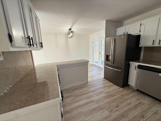 Building Photo - Brookside Beauty