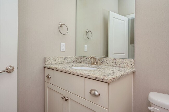 Building Photo - Modern 4-Bedroom Home with Designer Touches in the Heart of Niceville