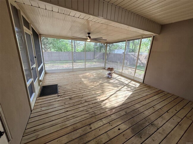 Building Photo - 601 Prairie View Dr