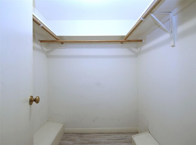 Building Photo - 2626 Holly Hall St