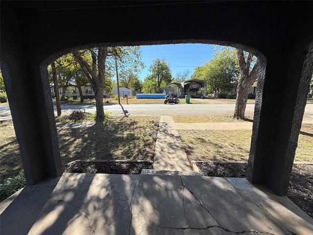 Building Photo - 705 E 9th St