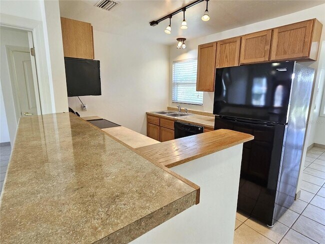 Building Photo - 323 Palmetto Rd W