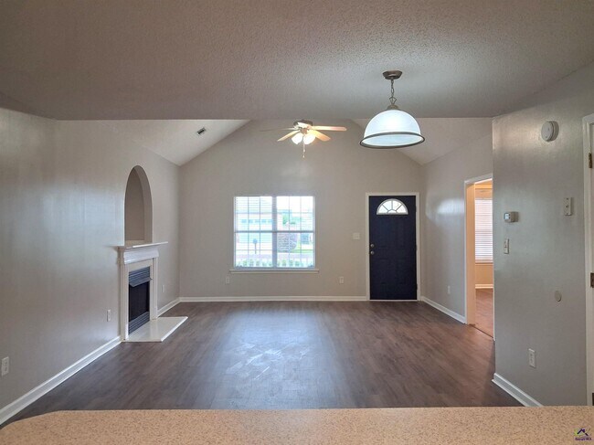 Building Photo - 105 Monticello Dr