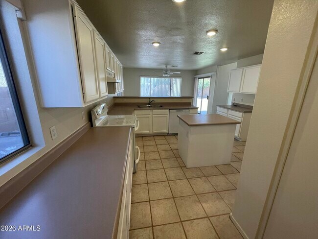 Building Photo - 4725 E Goldfinch Gate Ln