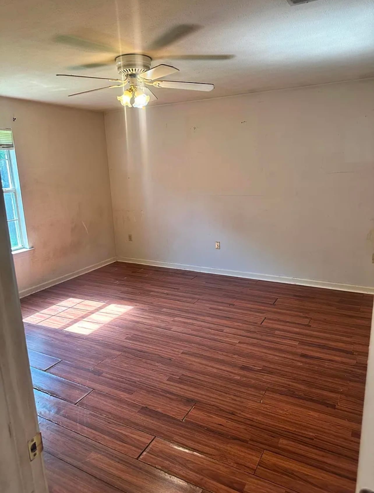 Building Photo - 1565 Hathaway Dr