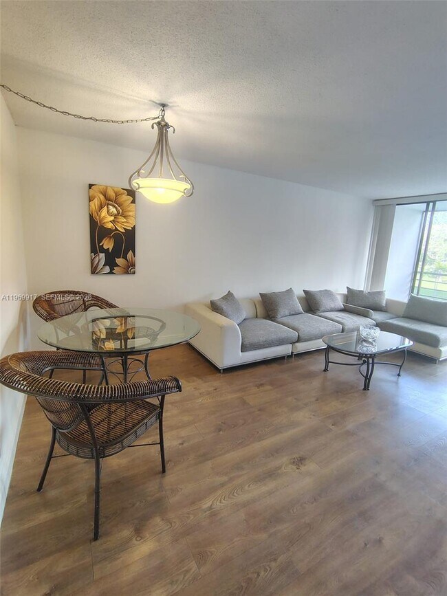 Building Photo - 20400 W Country Club Dr