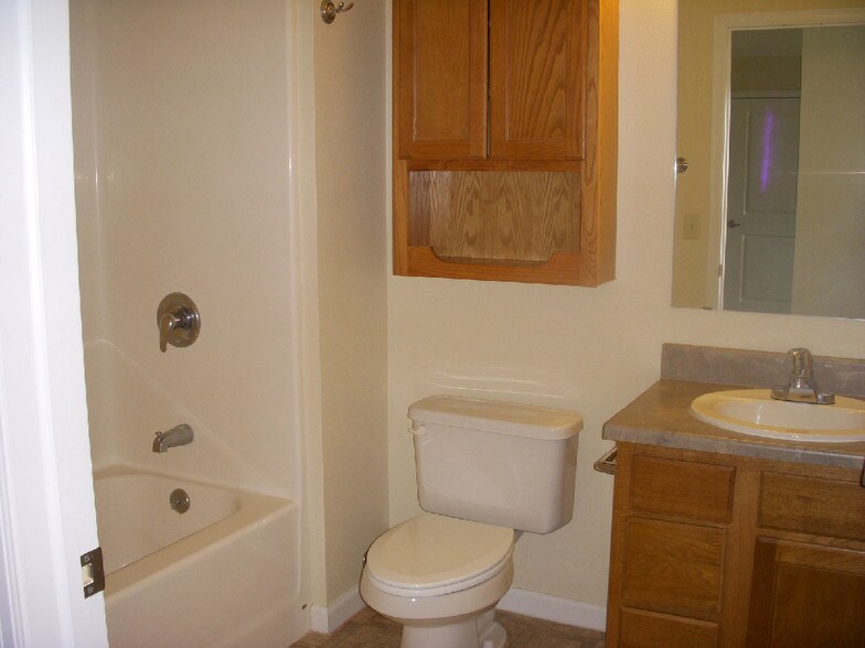 Building Photo - 2702 Sunner Ave