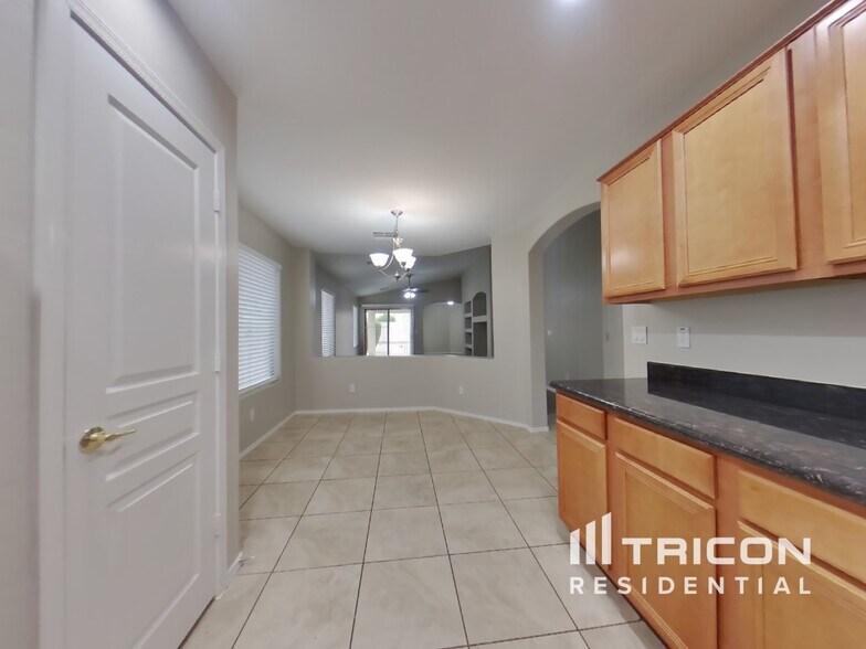 Building Photo - 44181 W Lindgren Dr