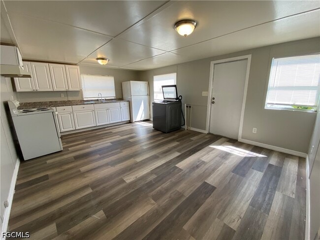 Building Photo - 2045 Bahia Ln