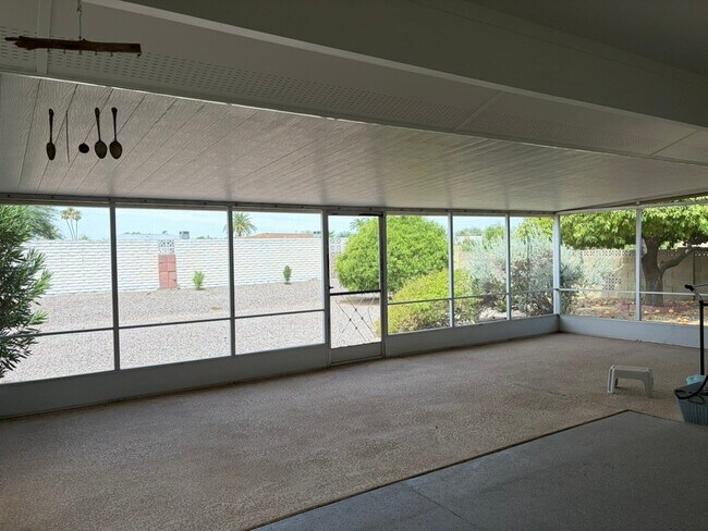Building Photo - 20018 N Lakeforest Dr