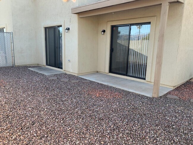 Building Photo - 9108 E Esperanza Dr