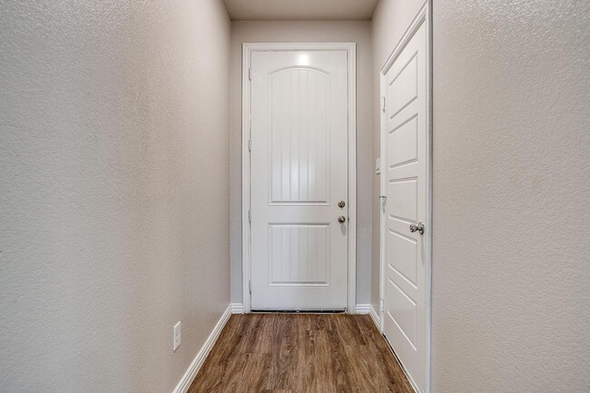 Building Photo - Move in Ready