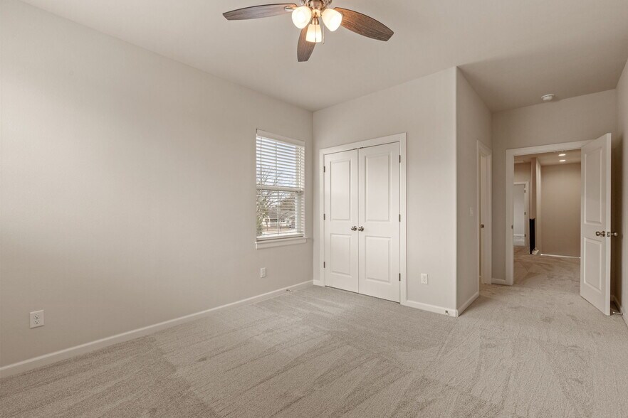 Building Photo - 321 W Commercial St