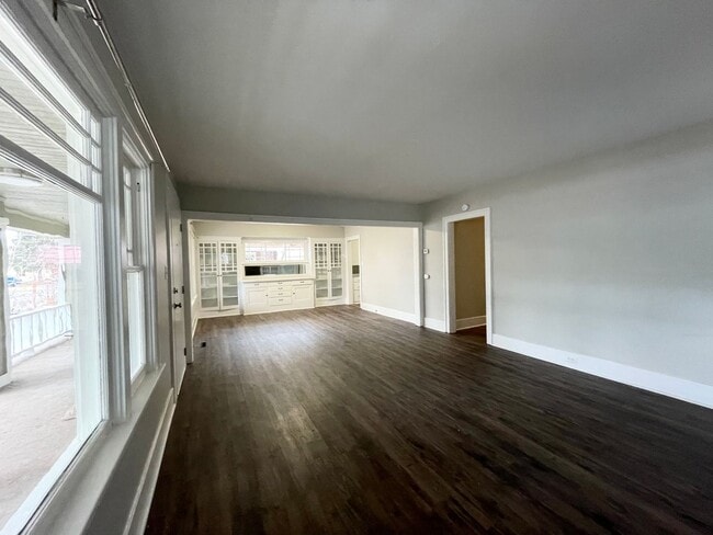 Building Photo - 3 Bedroom 1 Bath Home