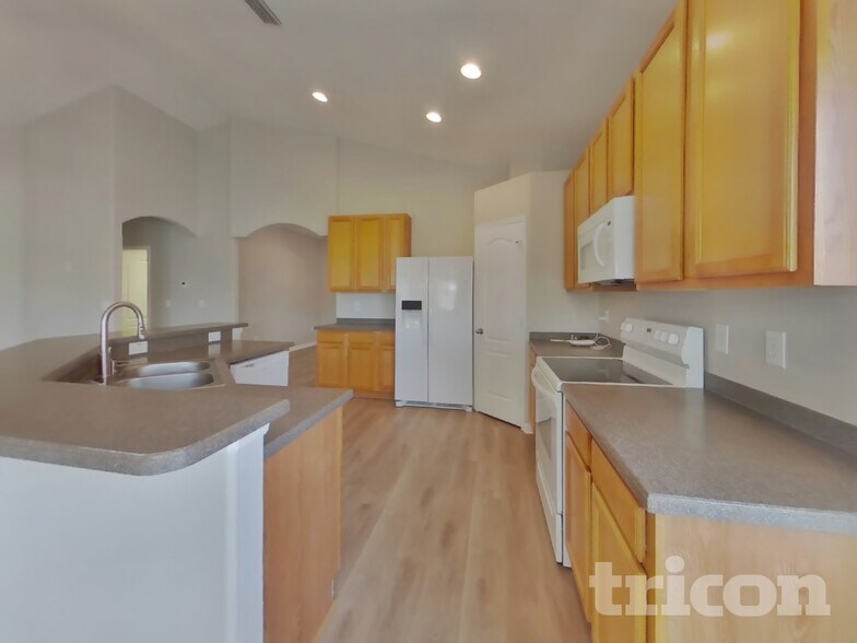Building Photo - 3921 Langdrum Dr