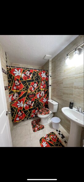 Building Photo - 413 Woodlark Dr