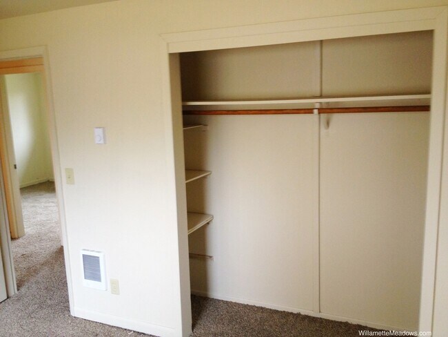 Building Photo - Modern 3 Bedroom Home near Auburn Elementary with Double Garage