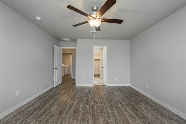 Building Photo - 602 Hollyhock Dr