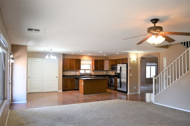 Building Photo - 1633 E Melanie St