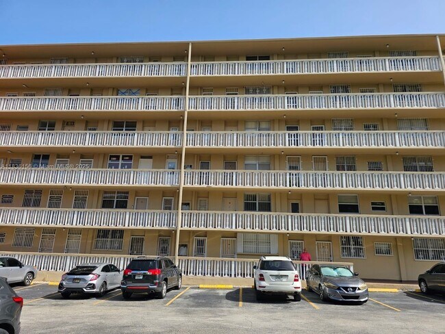 Building Photo - 1475 NE 125th Terrace