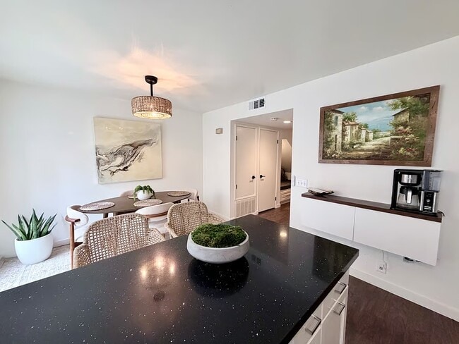 Building Photo - 177 N Singingwood St