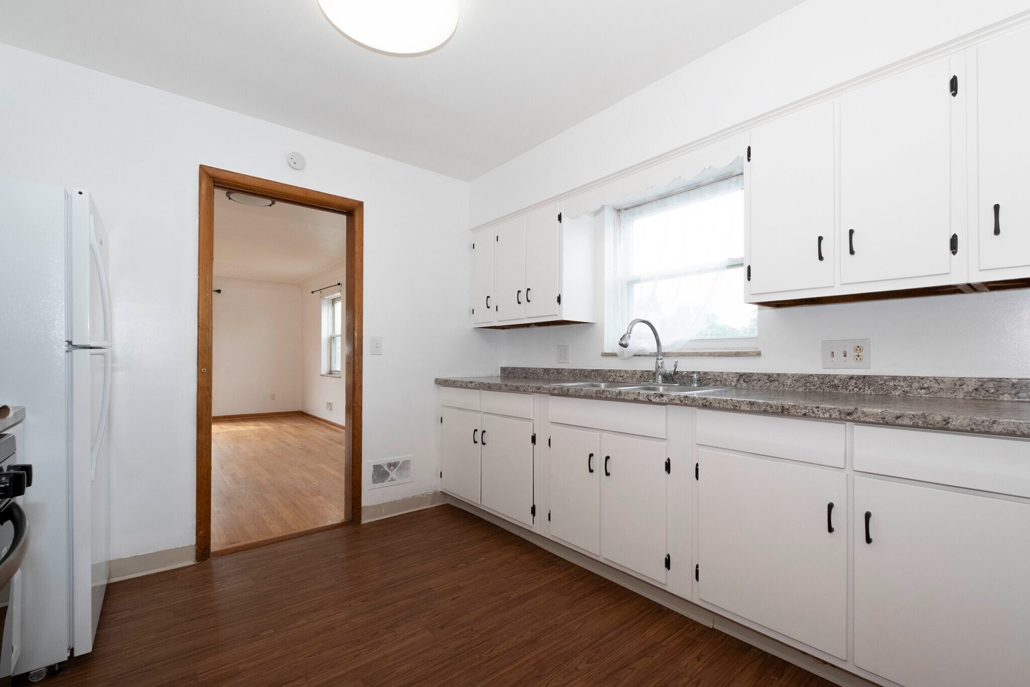 Building Photo - 3174 Sherbrooke Rd