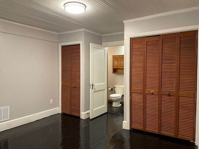 Building Photo - 1098