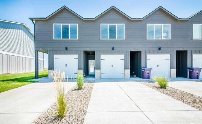 Building Photo - Modern Townhome in Beautiful Colbert Hills Golf Course Area