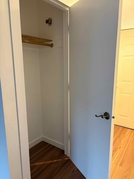 Building Photo - 5092 Skyline Village Loop S